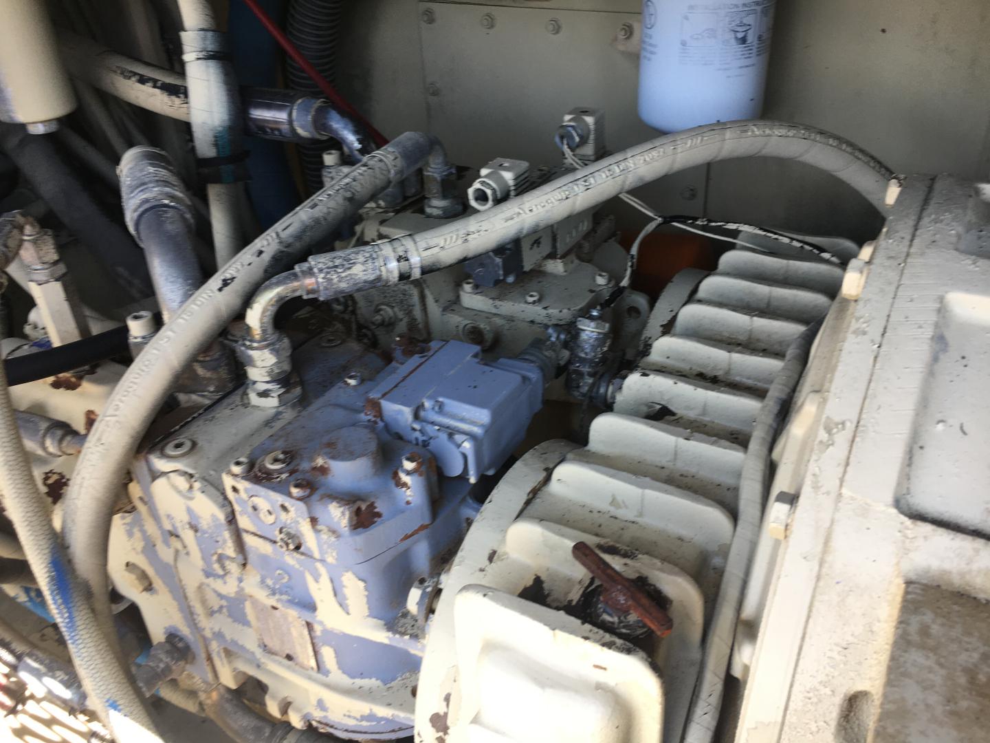 ./imagenes/INVOICE/2019/16678/RECUPERADORA DE ASFALTO INGERSOLL RAND PC1000R (8).JPG